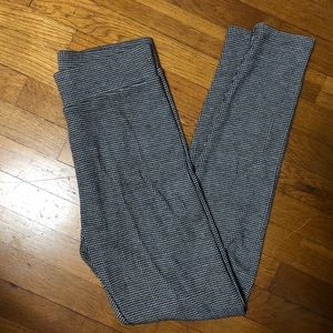 EUC Lou & Grey Houndstooth Leggings